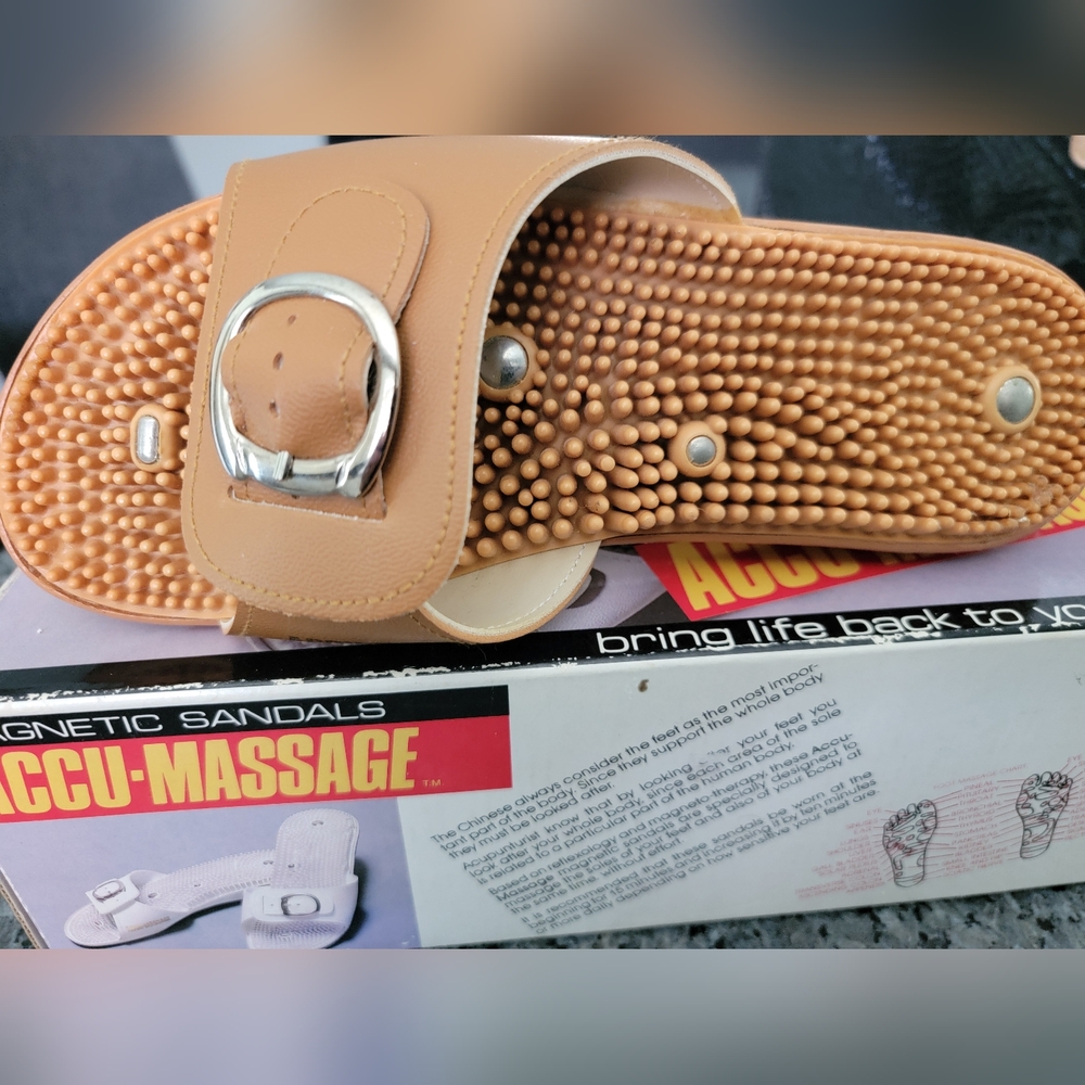 Accu-massage magnetic sandals size 6